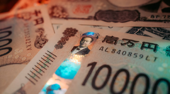 日元飙升至六个月高位，交易员密切留意干预信号